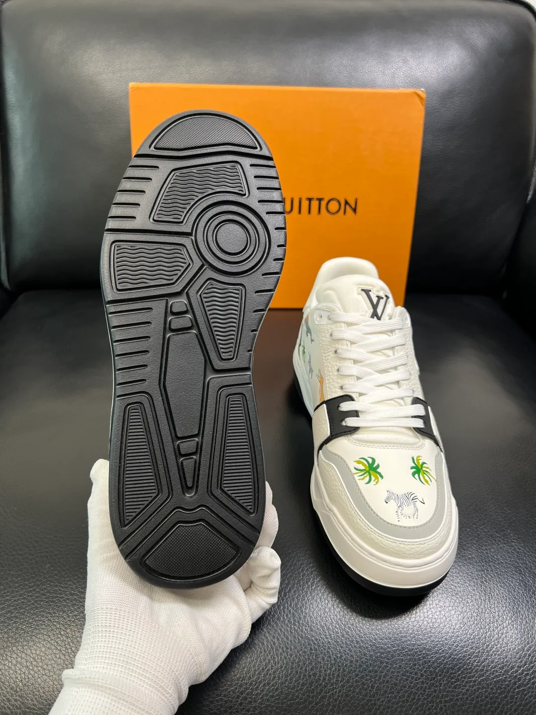 Men's shoes 💰 940 Lv high quality top crafts Louis Vuitton, sports sneakers counter synchronization, uppers imported from Italy, high-quality splicing colorful complex crafts, imported mesh pads soft and comfortable, soles: original soles specially provided by the original factory, T men's shoes 💰U exclusive movable molded soles super comfortable, original factory single goods, code number 39-44 (customized 38 45)